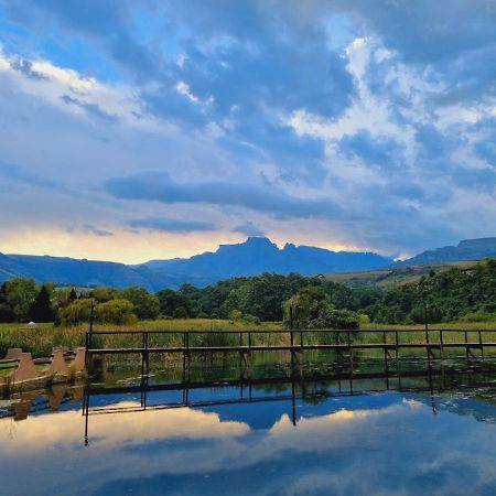 Dragon Peaks Mountain Resort Champagne Valley Exterior foto
