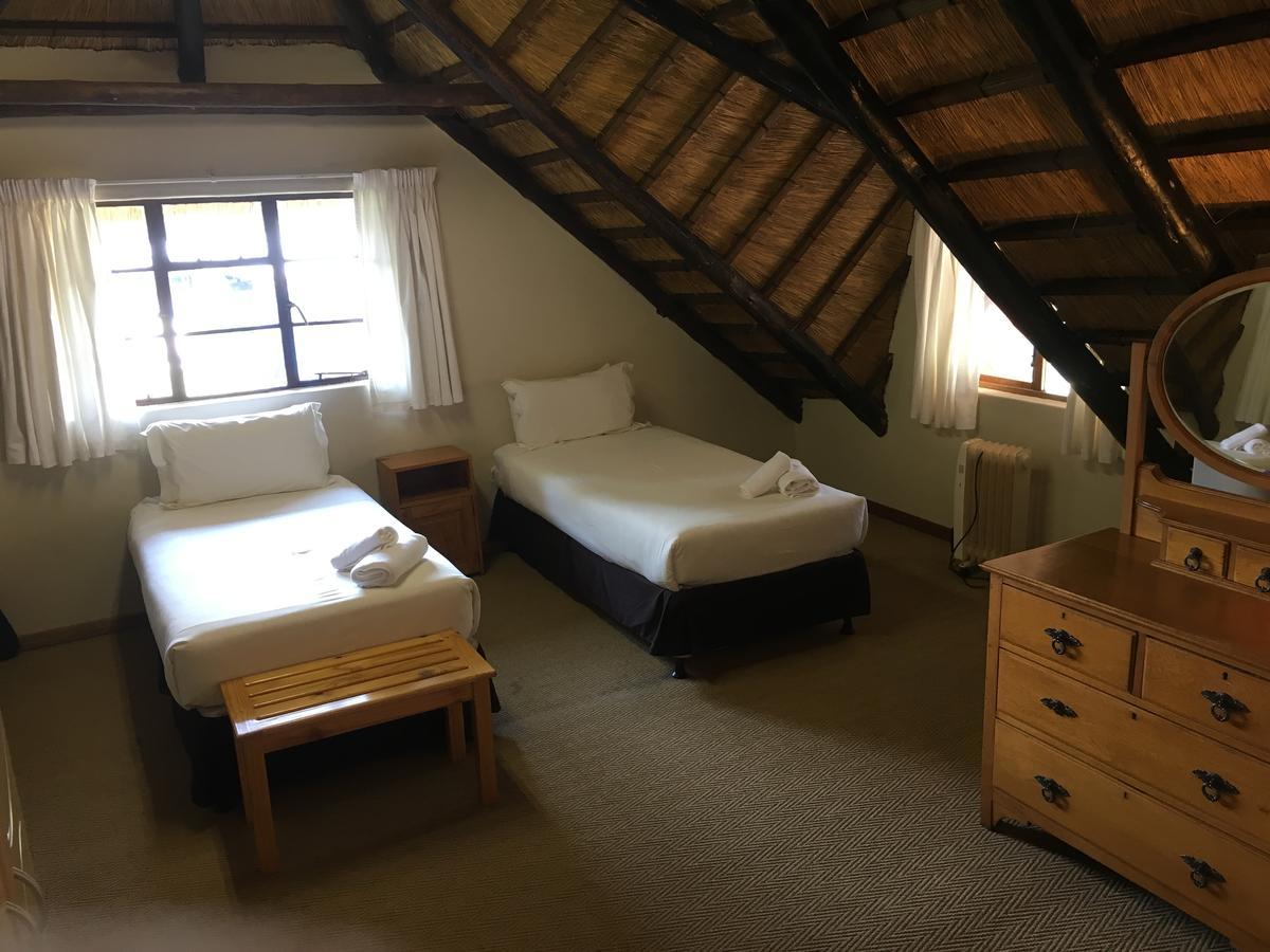 Dragon Peaks Mountain Resort Champagne Valley Exterior foto