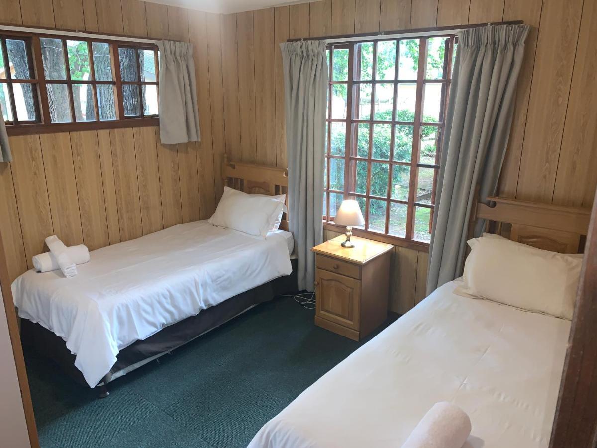 Dragon Peaks Mountain Resort Champagne Valley Exterior foto